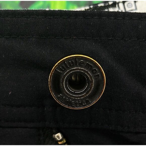 Lululemon Men’s Size 34 Flat Front 10” Inseam Black Shorts Pockets - Picture 4 of 5